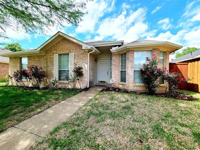Primary Photo - 909 Crestwood Dr