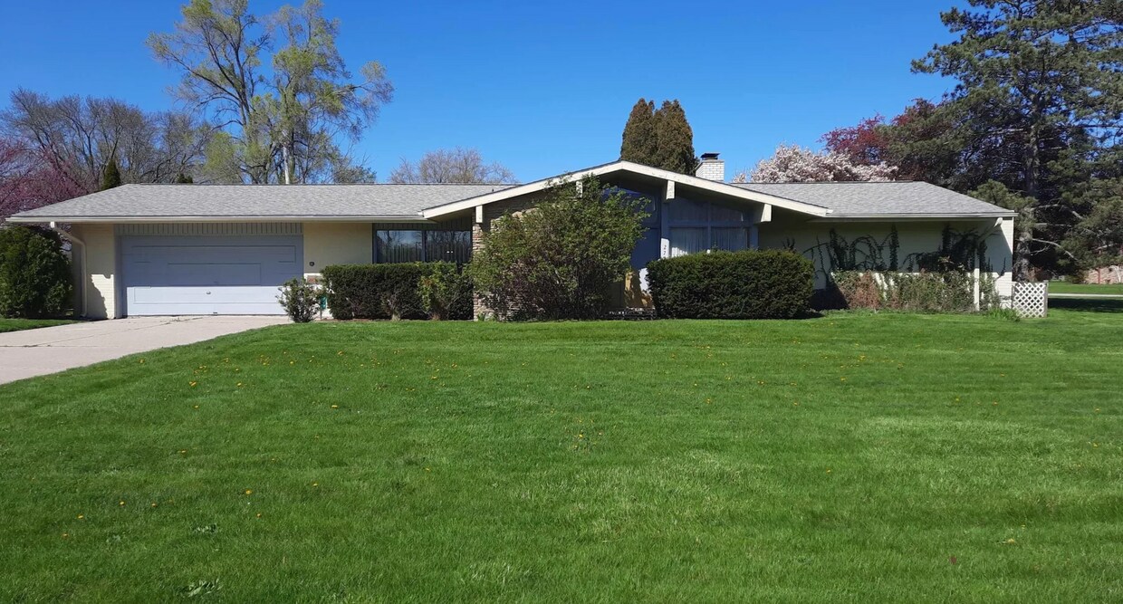 Foto principal - 2777 Oak Dr