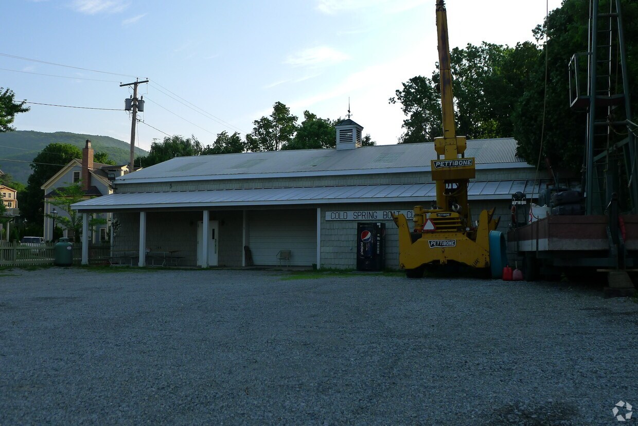 Primary Photo - 32 West St