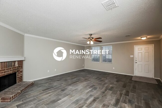 Building Photo - 3 Bedroom Pet-Friendly Home in Burleson, TX with Main Street Renewal