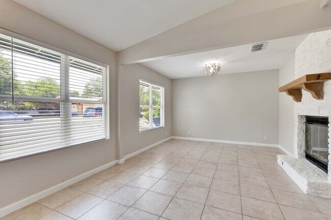 Foto del edificio - 7107 Cherry Meadow Dr