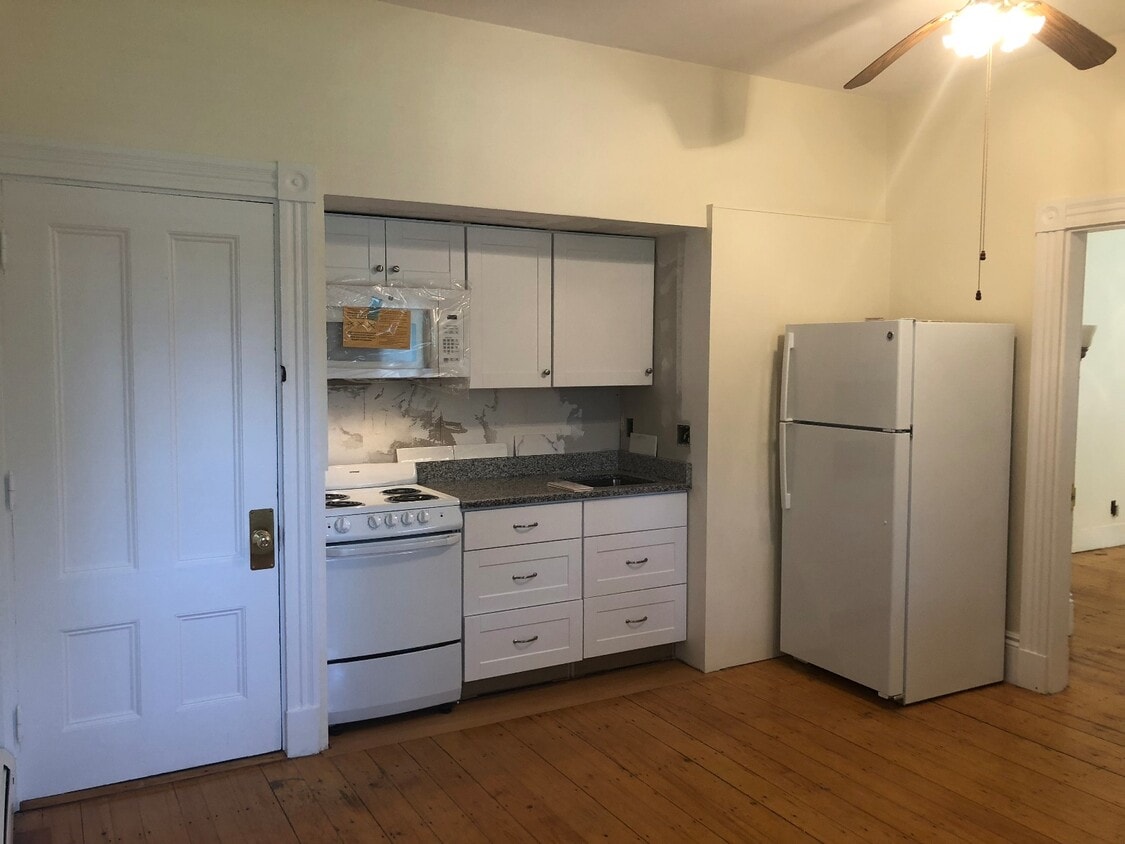 Primary Photo - 143 Pleasant St
