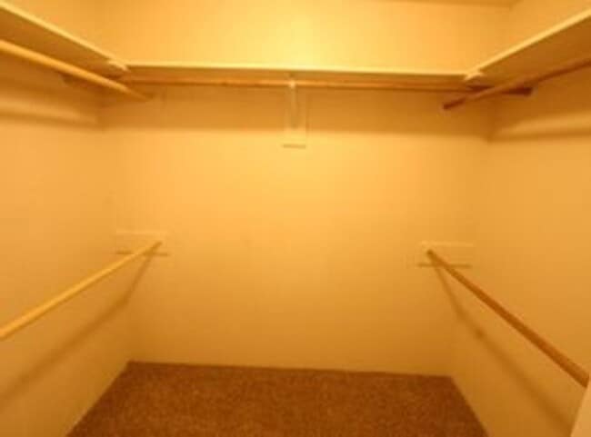 Building Photo - Large 3 Bedroom Home In Enterprise Area