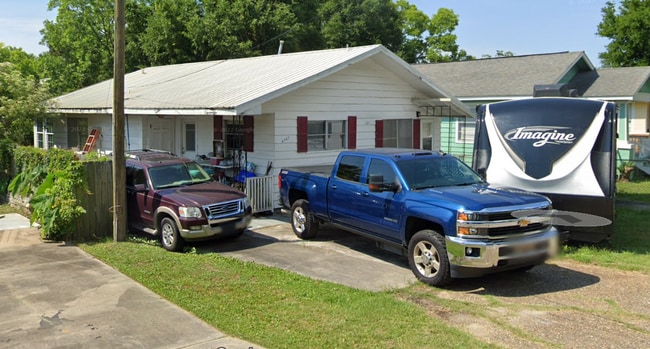 Building Photo - 4307 Lewis Ave