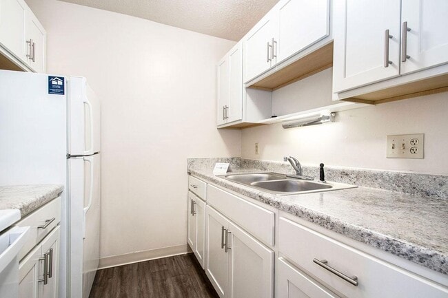 Building Photo - Irish Hills Apartments
