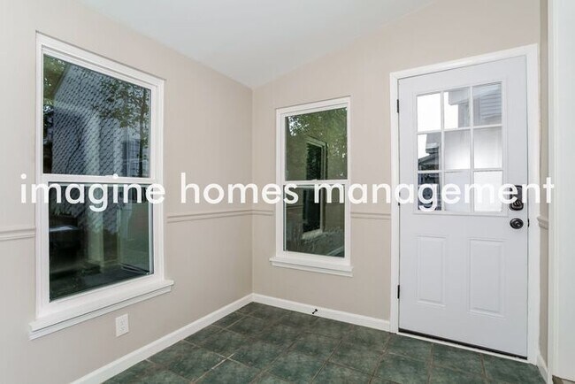 Foto del edificio - 4 bedroom in the heart of Oakley