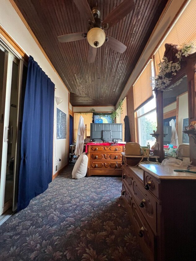Foto principal - Spacious 5 Bedroom, 2 Bathroom Home for Re...