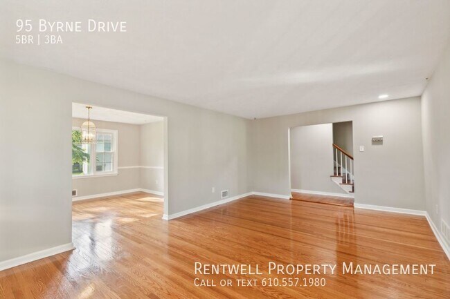 Foto del edificio - Five bedroom Single Colonial Home in Phoen...