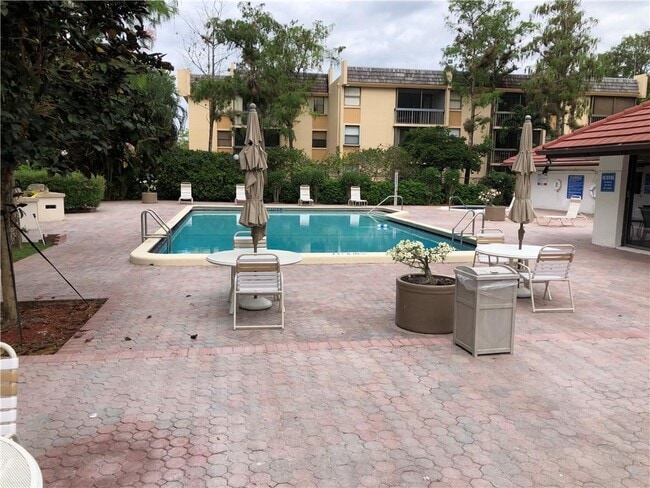 Building Photo - 8411 Forest Hills Dr