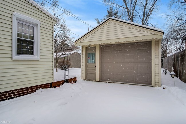 Building Photo - 3 br, 2.5 bath House - 2351 Buckingham Ave