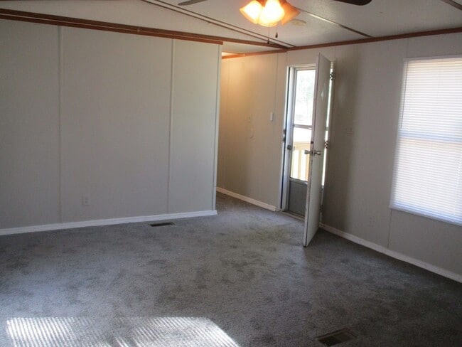 Building Photo - 905 Furman Dr