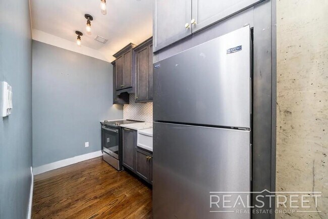 Foto del edificio - 187 Kent Ave