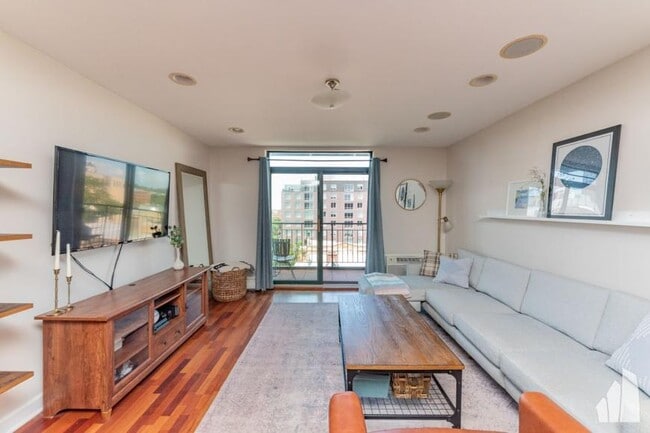 Building Photo - 2 bedroom in Chicago IL 60613