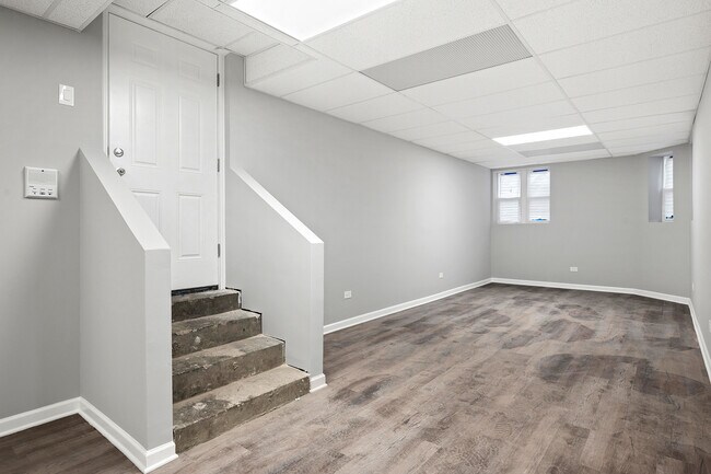 Building Photo - 7604 S Phillips Ave