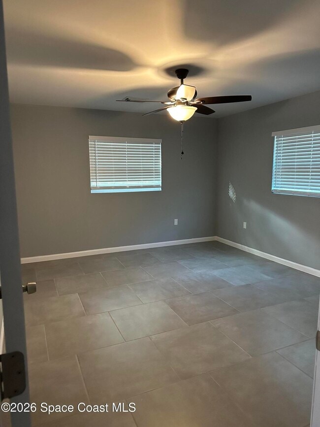 Building Photo - 3600 Aurora Rd