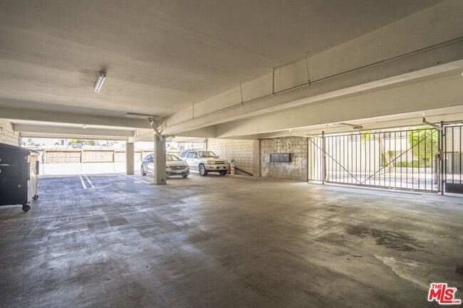 Building Photo - 22705 Del Valle St