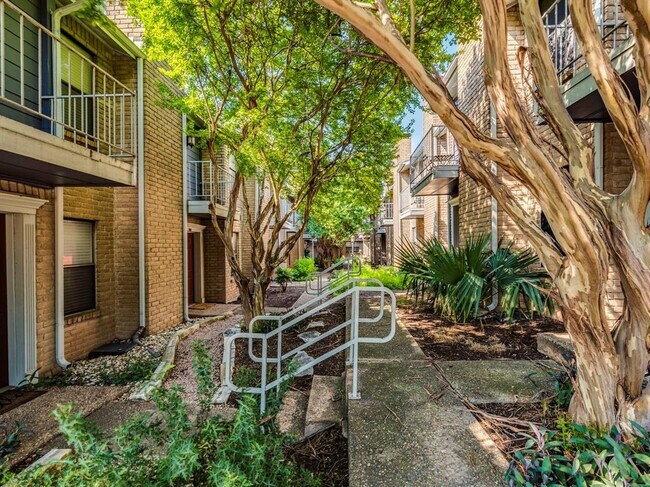 Foto del edificio - 810 Banister Ln
