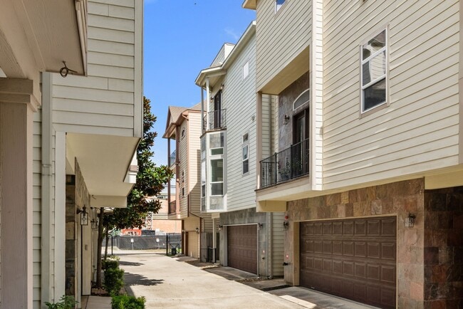 Building Photo - 2014 Sabine St