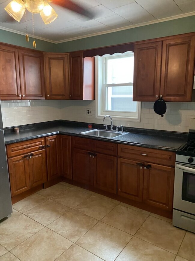 Kitchen - 1003 Columbia Ave