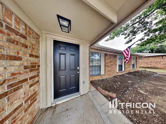 Building Photo - 6007 Big Springs Dr