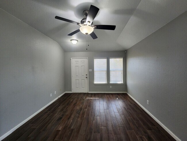 Foto del edificio - Whisperwind / Breezeway/ No Carpet / Fridg...