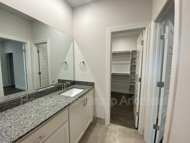 Building Photo - 1130 Sunshine Ct