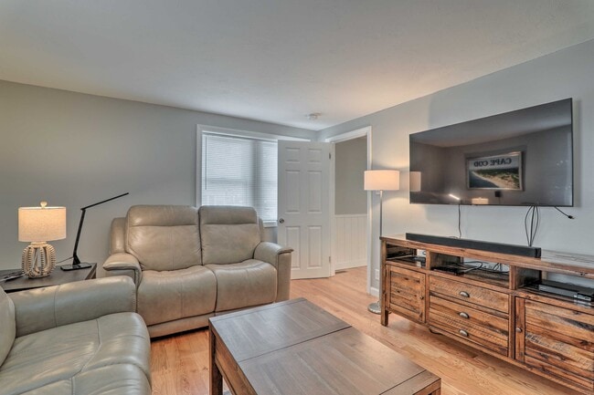 Building Photo - 15 Harvard Dr