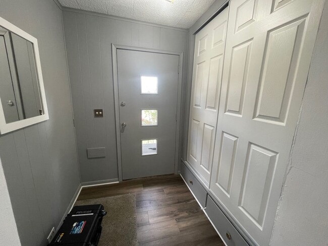 Building Photo - 102-104 Morley Pkwy