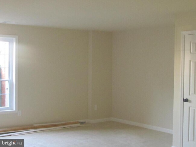 Building Photo - 1608 E Bancroft Ln