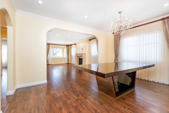Foto del edificio - 1349 Winchester Ave