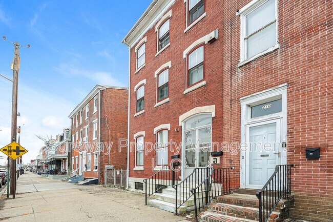 Building Photo - 212 E Broad St