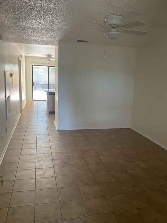 Foto del edificio - Beautiful Newly Renovated 2 Bedroom 2 Bath...