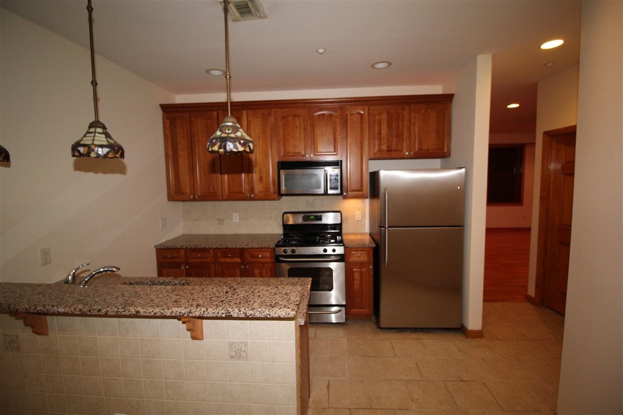 Primary Photo - 75 E 23rd St