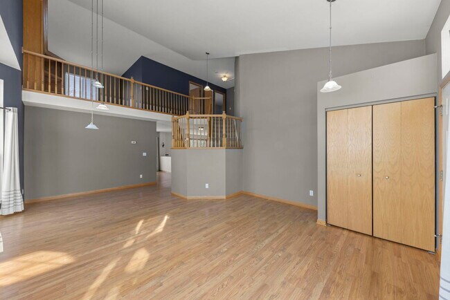 Foto del edificio - 14215 S Longview Ln