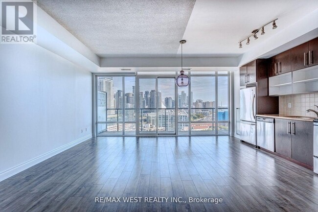 Photo du bâtiment - 90 Stadium Rd