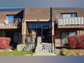 Building Photo - 711 Tipperary Ct