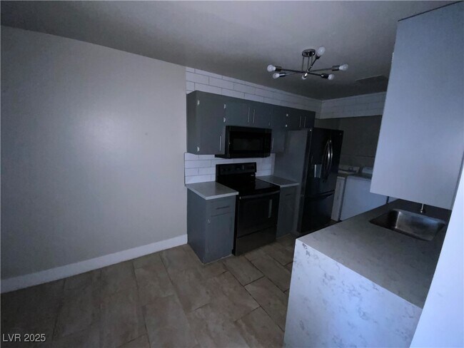 Foto del edificio - 466 E Sunset Rd