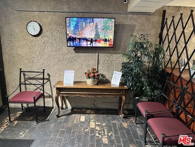 Foto del edificio - 22100 Burbank Blvd