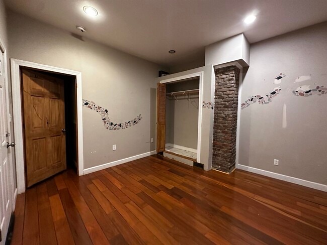 Building Photo - 45A Van Reypen St