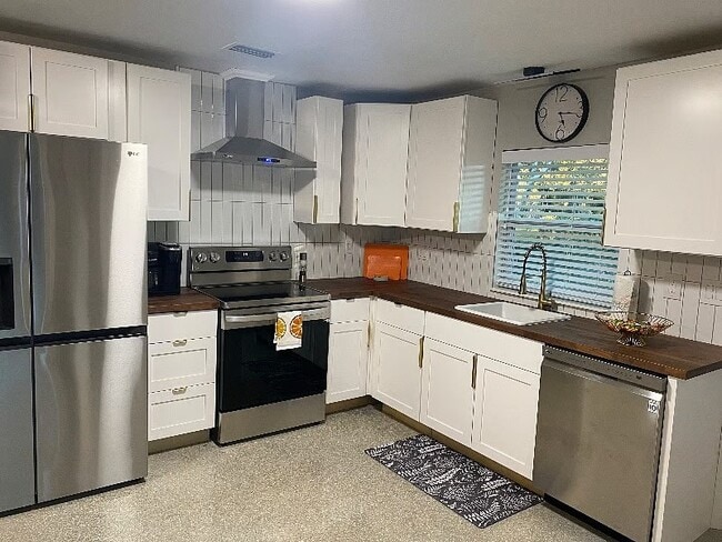 Building Photo - 1205 E 24th Ave