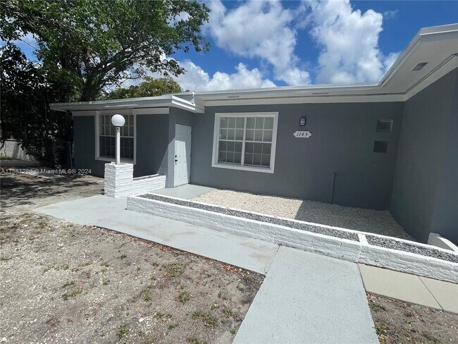 Foto del edificio - 1145 NW 125th St
