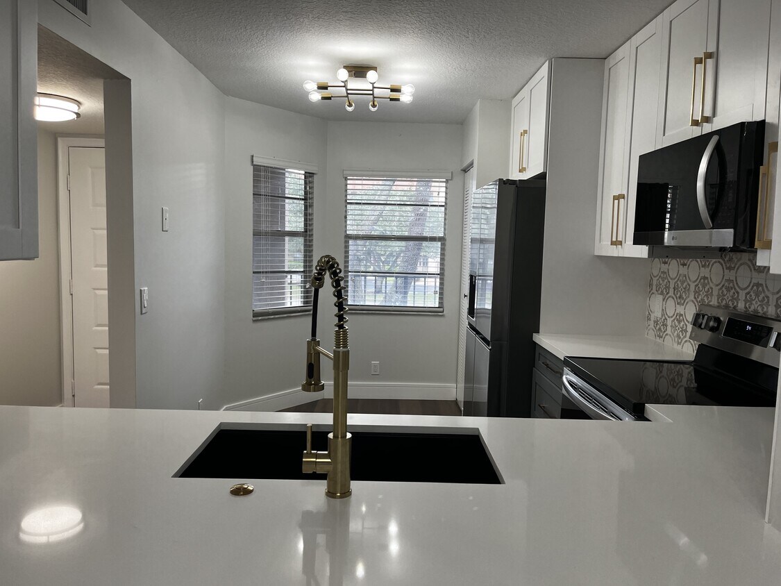 Kitchen overlook - 1251 SW 125th Ave