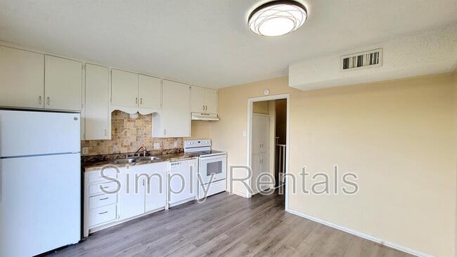 Building Photo - 400 Bill Bradford Rd