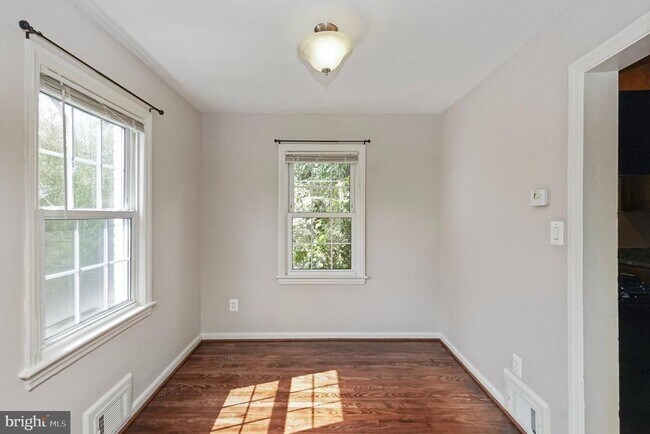 Building Photo - 2707 Jefferson Dr