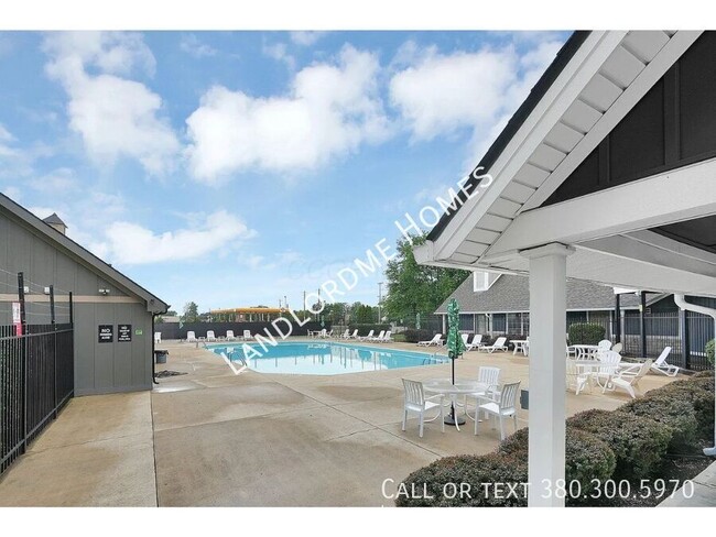 Building Photo - 6485 Nottinghill Trail Dr