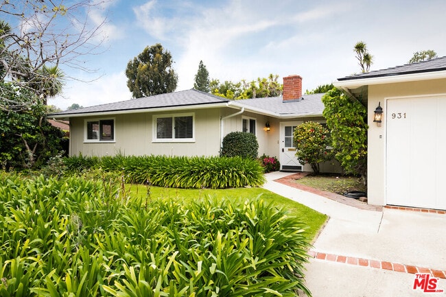 Building Photo - 931 Las Pulgas Rd