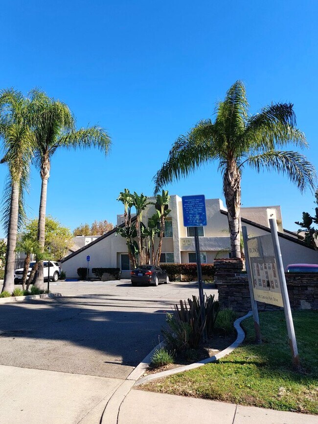 Foto del edificio - AVAILABLE NOW! Ontario Apt. in a gated community