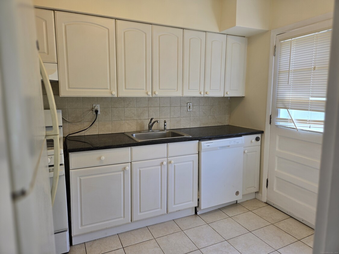 Primary Photo - 242 Glenbrook Rd