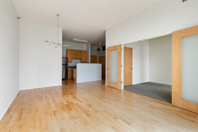 Foto del edificio - 1000 W Leland Ave