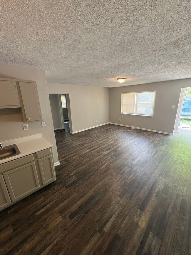 Photo - Newly Remodeled Westside 3 Bedroom Triplex Near Lafayette Rd and Tibbs Avenue House